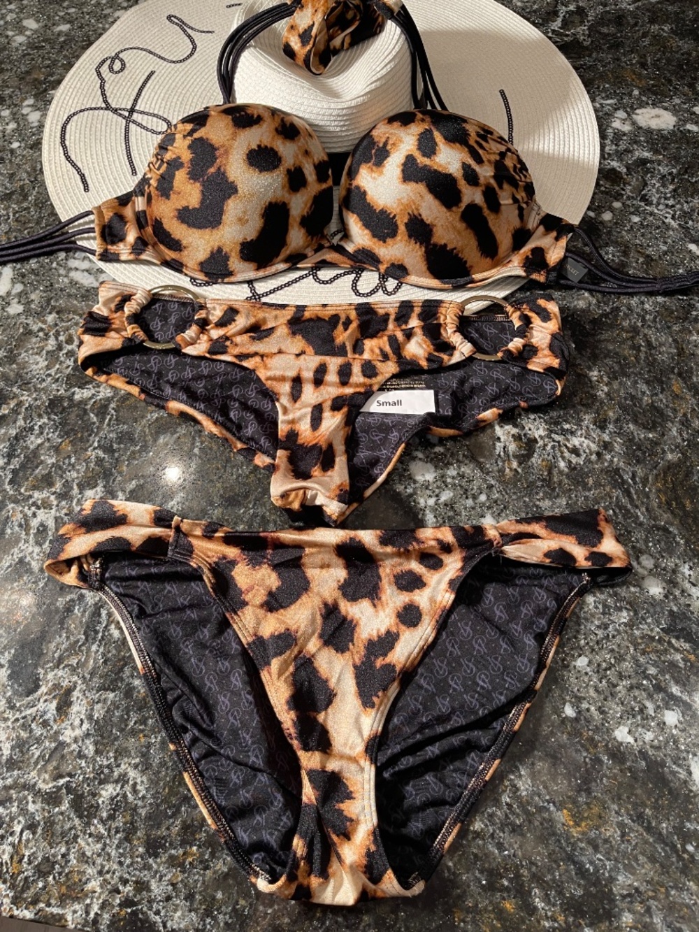 Victoria Secrets bikini bombshell 32DD and S hoop bottoms - Picture 6 of 16